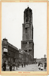 122446 Gezicht op het Munsterkerkhof te Utrecht, uit het zuiden, met de Domtoren.N.B. In 1912 is de straatnaam ...